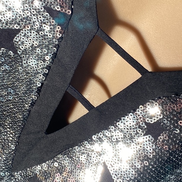 XOXO dress: A-line V-neck mini w silver sequins lined w black stars - L - Picture 10 of 16